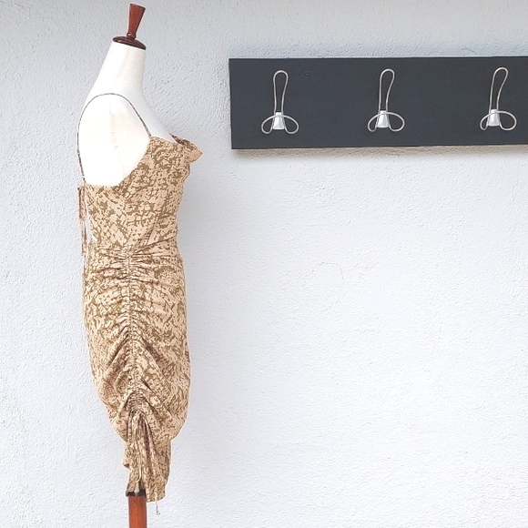 Cut-out Dress With Rouched Side - Picture 8 of 13